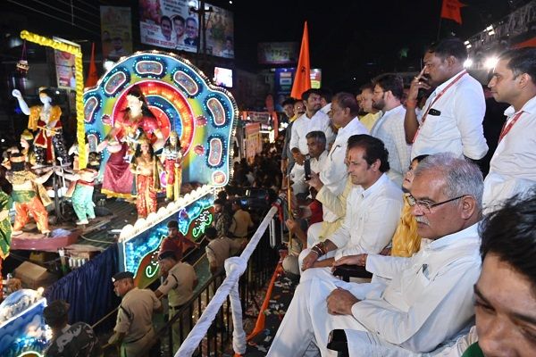रायपुर : बरसों की झांकी परम्परा को नई पीढ़ी भी उत्साह से बढ़ा रही, यह सबसे अच्छी बात- मुख्यमंत्री श्री बघेल