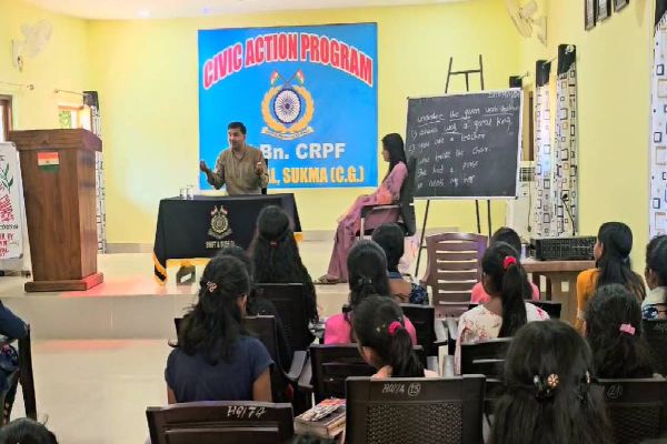 CRPF घोर नक्सल प्रभावित क्षेत्रों के 40 बेटियों को सिखाएगी स्पोकन इंग्लिश, करियर काउंसलिंग और सफलता के लिए क्लासेस