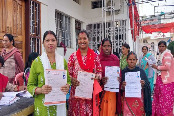 अंबिकापुर : कलेक्टर के मार्गदर्शन में जिले में शत-प्रतिशत हितग्राहियों को लाभ दिलाने शिविर का किया जा रहा आयोजन