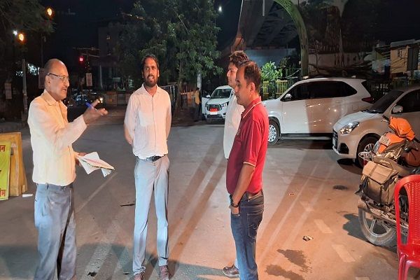 रायपुर कलेक्टर पहुंचे देर रात को पहुंचे एसएसटी प्वाइंट, दिए आवश्यक निर्देश, देखी वाहनों की चेकिंग का इंतजाम