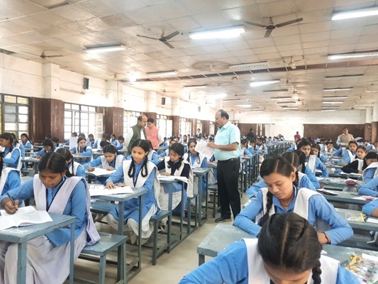 जिले के सभी 71 परीक्षा केंद्रों में शांतिपूर्वक ढंग से हुई परीक्षा