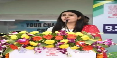 Success Story: लाखों का पैकेज छोड़ा, मॉडलिंग... फिर शुरू किया देसी काम, अब करोड़ों की कमाई