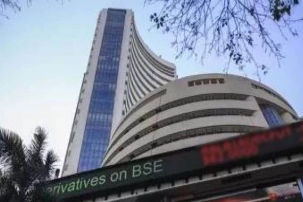 भारतीय शेयर बाजार में बहुत बड़ी गिरावट, अमेरिकी टैरिफ से मार्केट में हाहाकार