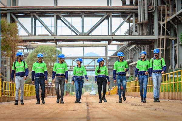  एल्युमीनियम उद्योग में तेजी से आगे आ रहे हैं युवा