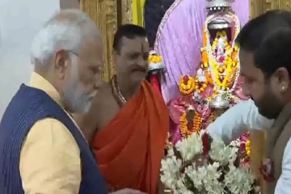 पीएम पहुंचे जगदलपुर, लिया मां दंतेश्&zwj;वरी का आशीर्वाद