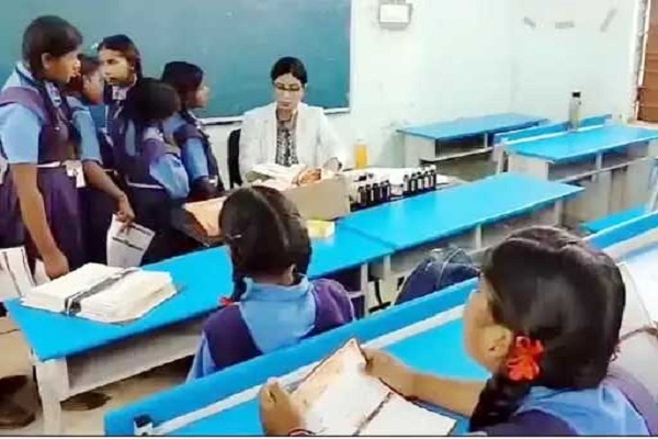 सरकारी स्कूल में कई स्टूडेंट्स हुए बेहोश...
