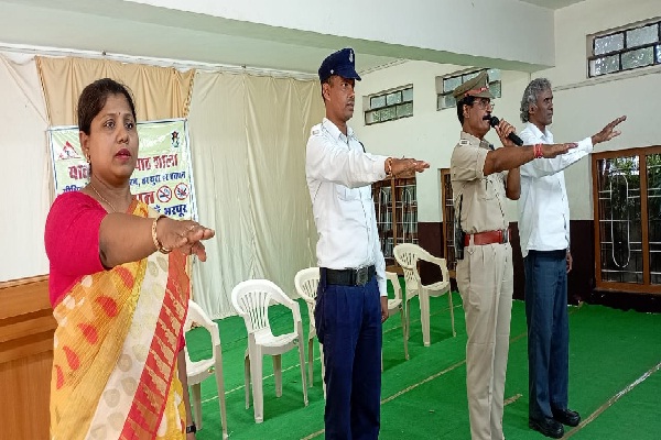 निजात के साथ-साथ चल रही है यातायात की पाठशाला........., 
