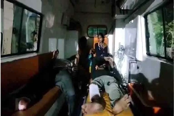 पिकअप और ट्रक में हुई भिड़ंत - दो की हालत गंभीर, 22 घायल....