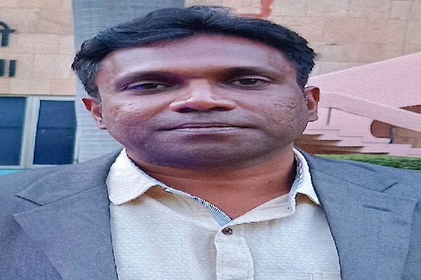 मनीष को मिली पीएचडी की उपाधि, परिवार व दोस्तों ने दी बधाई