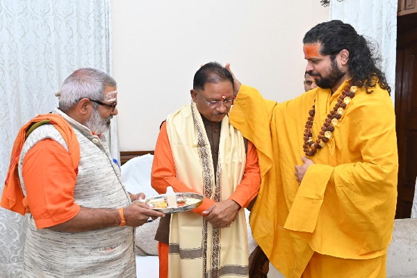  मुख्यमंत्री से महामंडलेश्वर सदगुरु नाथ जी महाराज ने की सौजन्य मुलाकात