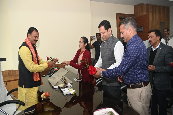  नव वर्ष के पहले दिन स्वास्थ्य एवं परिवार कल्याण मंत्री श्री जायसवाल ने ग्रहण किया कार्यभार