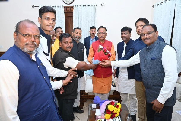  अखिल भारतीय हलबा, हल्बी आदिवासी समाज छत्तीसगढ़  केंद्रीय महासभा ने मुख्यमंत्री श्री साय को दी नव वर्ष की शुभकामनाएं