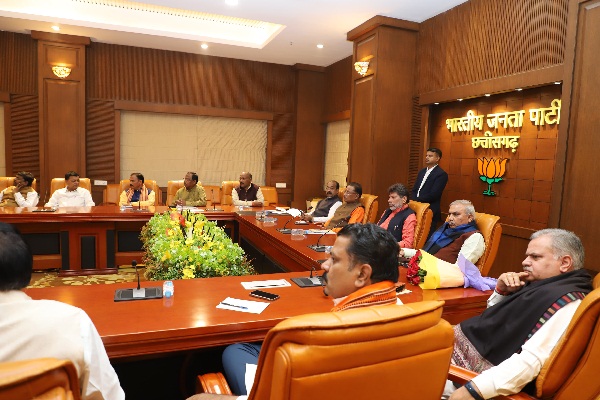  प्रदेश कार्यालय में भाजपा नेताओं ने सुनी 'मन की बात' की 108वीं कड़ी