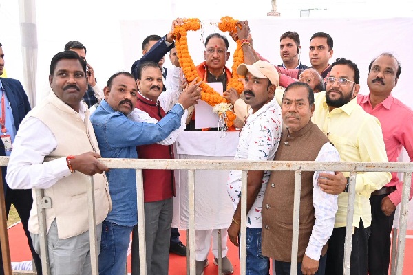  मुख्यमंत्री को अखिल भारतीय कुशवाहा महासभा के पदाधिकारियों ने दी नववर्ष की शुभकामनाएं