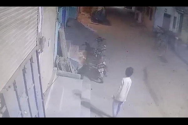  अज्ञात लोगो द्वारा चोरी का किया प्रयास