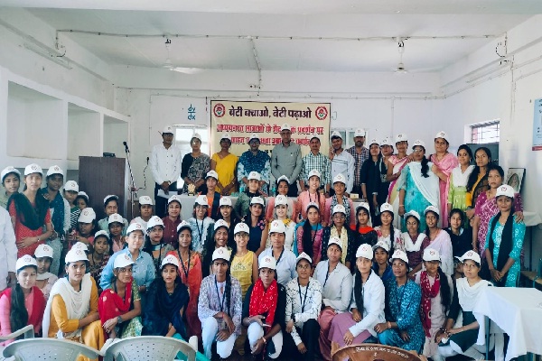 शासकीय घनश्याम सिंह गुप्त स्नातकोत्तर महाविद्यालय में छात्राओं को स्वच्छता किट का हुआ वितरण 