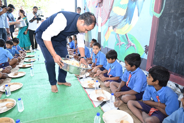 विशेष-लेख : स्कूली बच्चों को &lsquo;न्योता भोजन&rsquo; में मिलेगा पौष्टिक एवं स्वादिष्ट आहार