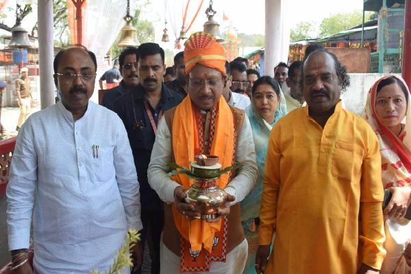 रायपुर : मुख्यमंत्री श्री विष्णु देव साय ने आज मध्यप्रदेश के सिंगरौली प्रवास के दौरान शक्ति नगर स्थित ज्वालामुखी शक्तिपीठ में दर्शन और पूजा-अर्चना की