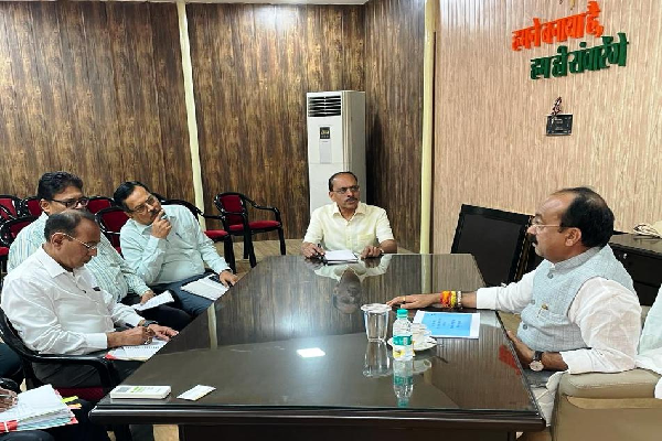 रायपुर : उप मुख्यमंत्री ने लोक स्वास्थ्य यांत्रिकी विभाग के वरिष्ठ अधिकारियों की ली बैठक