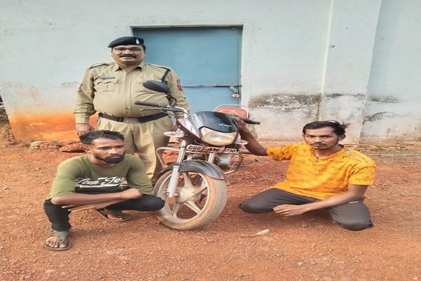मोटर सायकल चोरी करने वाले आरोपी &zwj;को हिरासत में लेकर जेल दाखिल किया गया