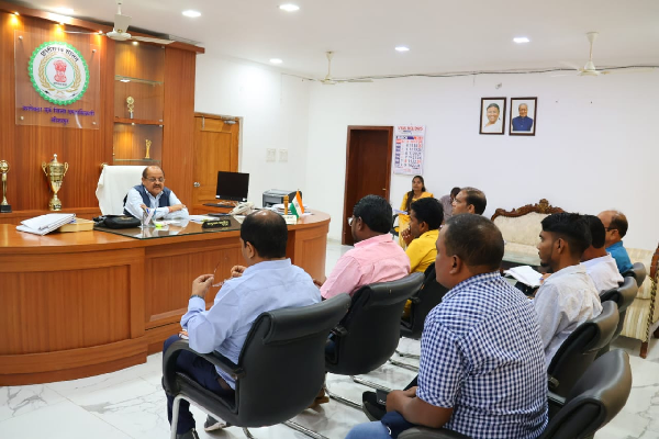 कलेक्टर एवं जिला निर्वाचन अधिकारी ने ली मान्यता प्राप्त राजनैतिक दलों के प्रतिनिधियों की बैठक, सहयोग करने की अपील की