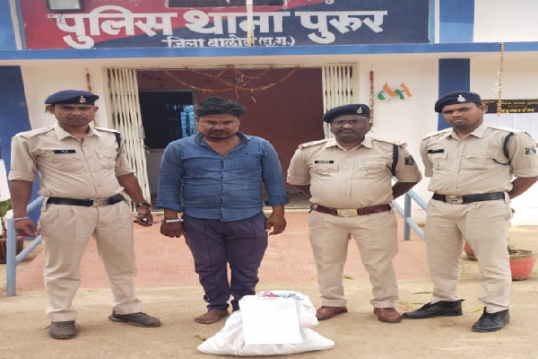  पुरूर पुलिस द्वारा अवैध मादक पदार्थ गांजा के बिकी पर की गई कार्यवाही