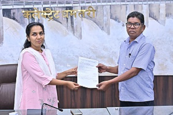 कलेक्टर ने सेवानिवृत्त हुए 9 शासकीय सेवकों को पेंशन प्राधिकार पत्र प्रदान किया