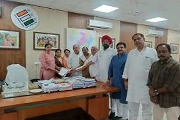 कांग्रेस ने बृजमोहन पर लगाया आचार संहिता के उल्लंघन का आरोप