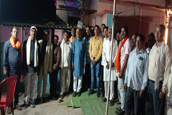 प्रदेश कार्य समिति के सदस्य श्री बृज कुमार रजक के निवास ग्राम मुरमुर (पेंड्रा )में उनके सुपुत्र के विवाह के अवसर पर समाज प्रमुखों की एक आवश्यक बैठक आयोजित की गई
