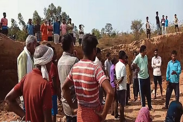 अवैध मुरुम खदान धसकने से तीन मजदूर दबे, एक की मौत...