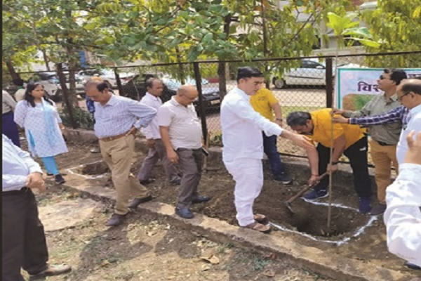 धरती को हरा भरा करने के लिए निगम ने लगाये पौधे