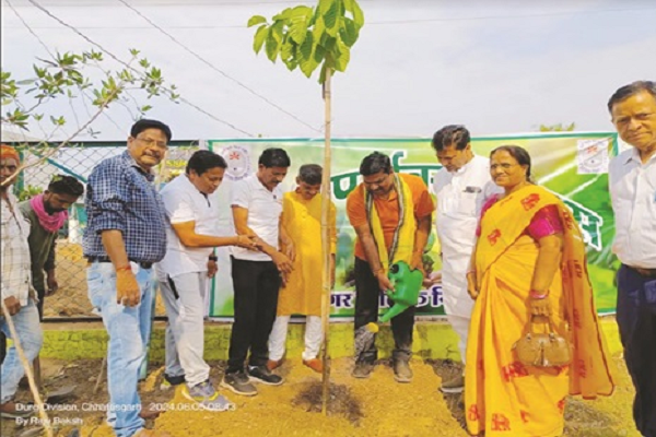 भीषण गर्मी से बचने का एक ही उपाय, हर नागरिक वृक्षारोपण की ओर कदम बढ़ायें: विधायक,महापौर