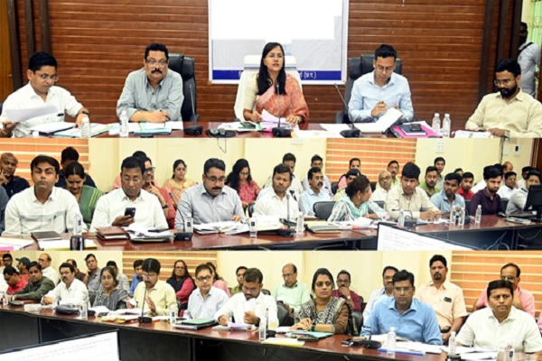 कलेक्टर- अधिकारी पेंशन प्रकरण पर त्वरित कार्यवाही सुनिश्चित करें 