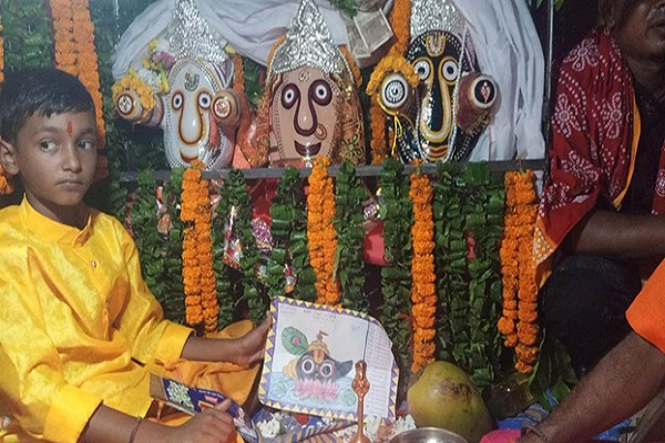  स्वामी जगन्नाथ का रथ खींचने बढ़े हजारों हाथ