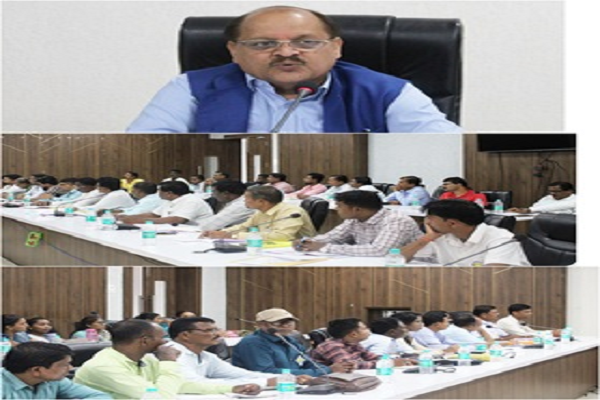  कलेक्टर ने ली ,पोर्टाकेबिन, आश्रम एवं आवासीय संस्थाओं के अधीक्षकों की बैठक