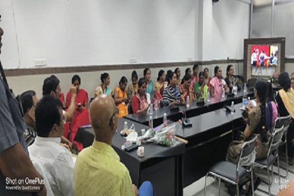 राज्य समेत जिले की मितानिनों के खातों में माह अप्रैल एवं मई की प्रोत्साहन राशि 90 करोड़ 8 लाख 84 हजार 20 रूपए बटन दबाकर हस्तांतरित किया