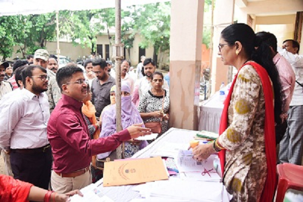 कलेक्टर अवनीश शरण ने तोरवा स्थित मछली एवं मटन मार्केट का भी निरींक्षण किया