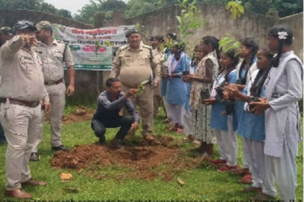 प्रधानमंत्री एवं मुख्यमंत्री छ.ग. शासन के अहवान पर  एक पेड़ मां के नाम महावृक्षारोपण अभियान