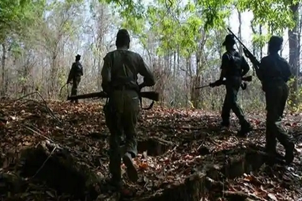 जिले में ग्रेहाउंड्स के जवानों ने नक्सलियों की बड़ी टीम को घेरा 