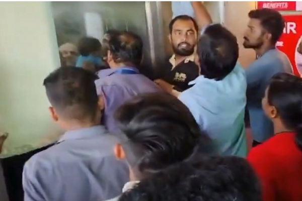 रायपुर रेलवे स्टेशन की लिफ्ट में खराबी, 5-6 यात्री फंसे