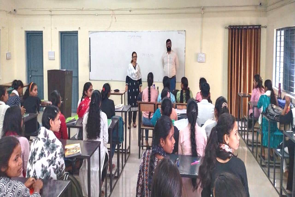 कैरियर के प्रति सजग रहें, लक्ष्य निर्धारित कर पढ़ाई करें : कलेक्टर