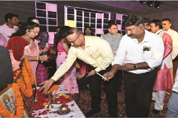 बीएसपी के इडी पीएंडए पवन कुमार, आईजी गर्ग, एसपी शुक्ला ने किशोर कुमार के गानों से बांधा शमां