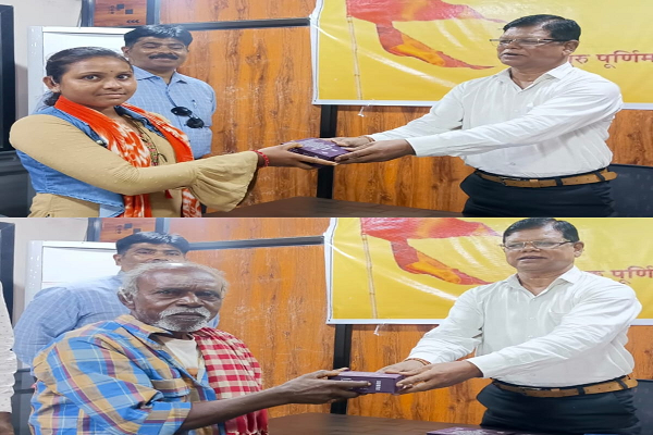 कैंप कार्यालय में श्री महिन्दर और सुश्री मंदाकिनी को दिया गया श्रवण यंत्र