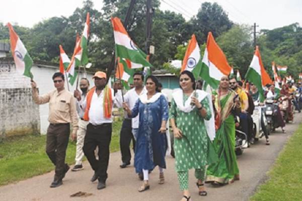 तिरंगा के सम्मान में निकली रैली
