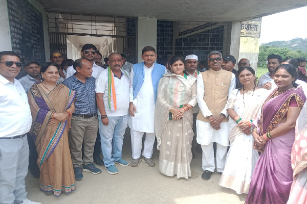 शासकीय उच्चतर माध्यमिक शाला बधियाटोला में 78 व स्वतंत्रता दिवस के अवसर में  विधायिका हर्षिता स्वामी बघेल ने ढाई लाख की दी स्वीकृति 