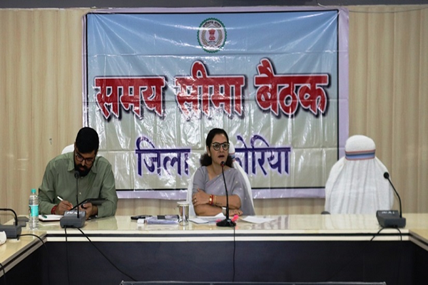 लंबित आवेदनों की समीक्षा कर समय पर करें निराकरण : कलेक्टर