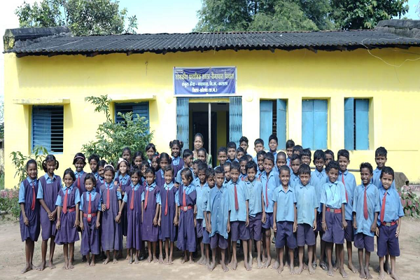 निर्माण कार्य को प्राथमिकता - डी.एम.अफ. मद में 