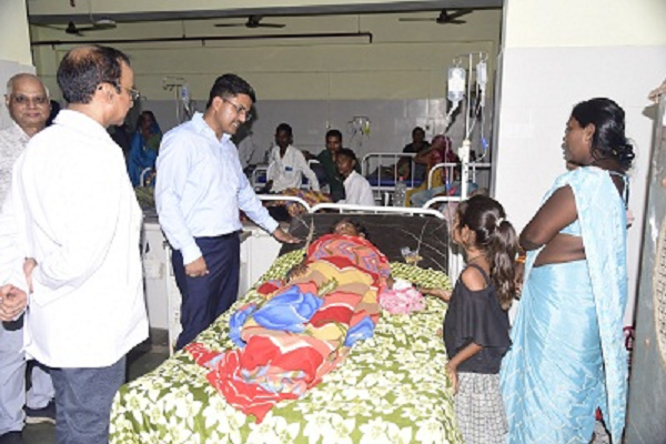 कलेक्टर ने सिम्स अस्पताल का किया आकस्मिक निरीक्षण