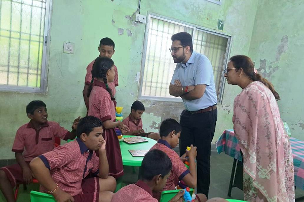 बहुविकलांग आवासीय विद्यालय का होगा जीर्णोद्धार, कलेक्टर ने किया निरिक्षण