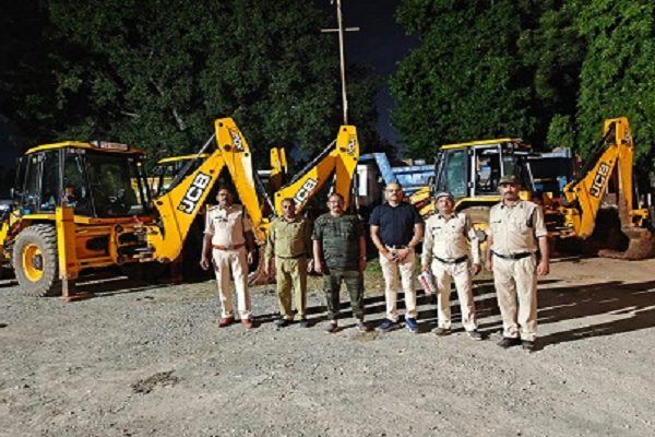अवैध खनिज के विरुद्ध खनिज व पुलिस विभाग की संयुक्त दबिश, 7 हाईवा और 4 जेसीबी जब्त